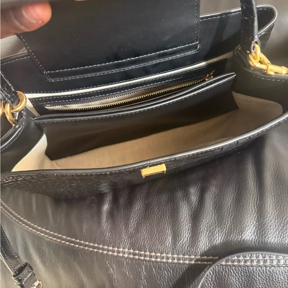 Elegant Black Crocodile-Embossed Handbag - Picture 5 of 15